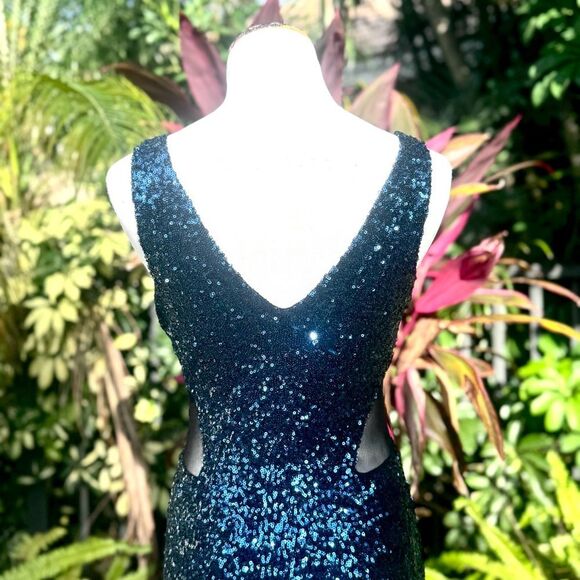 💥🆕💥 Bebe Sequin Bodycon Dress - Picture 9 of 13